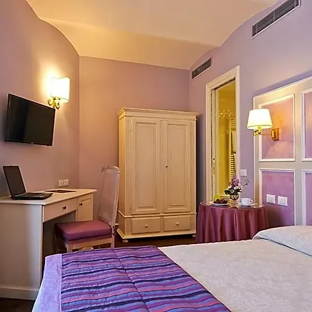 Otel Capitale 3*